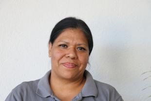 Dona treballadora de l'hotel Casa Marcial de Besalú