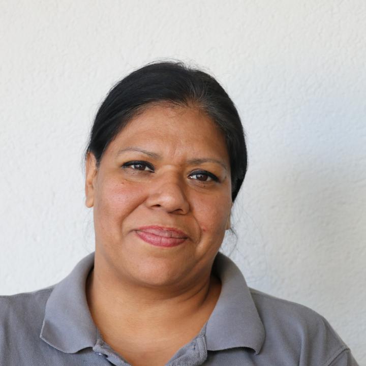 Dona treballadora de l'hotel Casa Marcial de Besalú