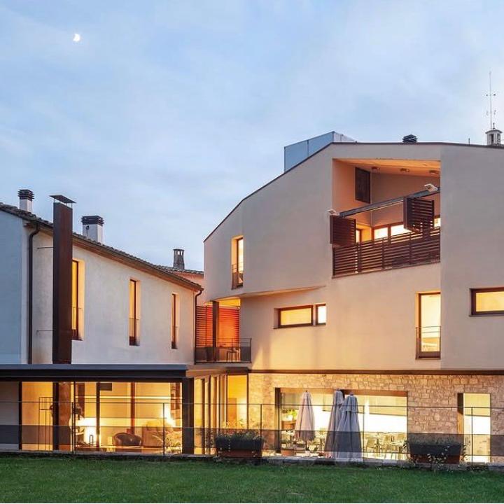 Suara Inserció hotel exterior