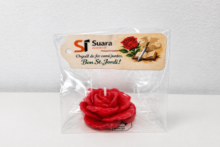 Rosa-espelma commemorativa de Sant Jordi amb targeta de Suara Inserció, detall lliurat a les treballadores.